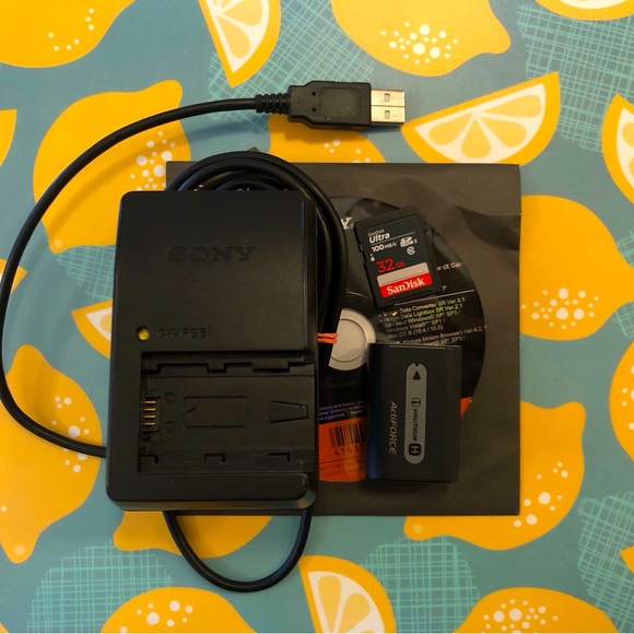 Sony Alpha 330 (Sony A330) kit with 2 lenses - Picture 13 of 13